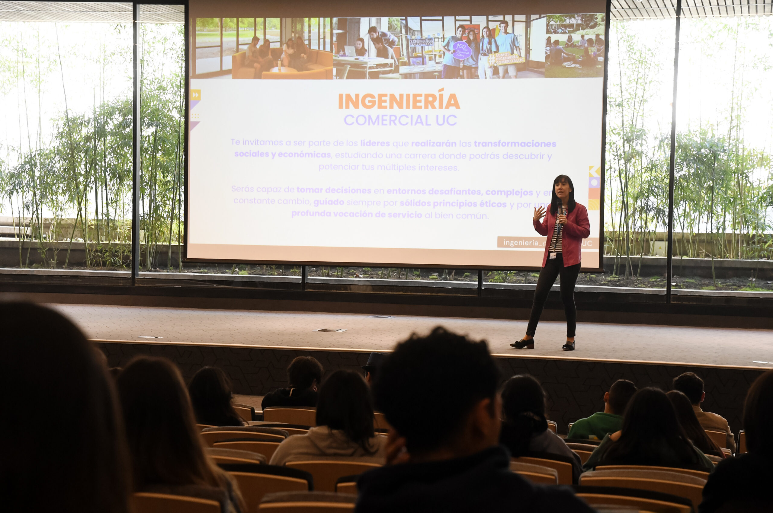 «Vive un Día en Ingeniería Comercial UC»: Una Experiencia Inolvidable para los Futuros Novatos