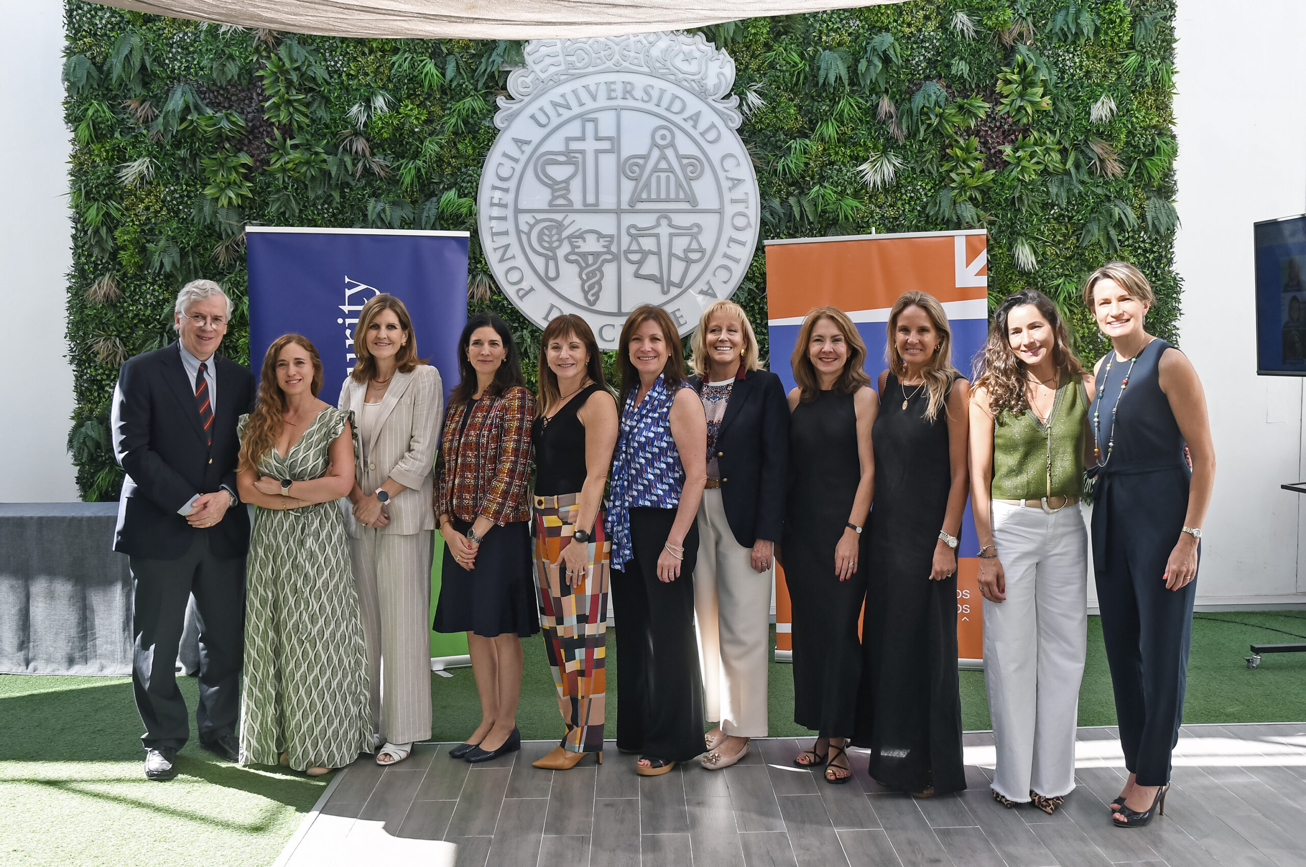 Fundación de Egresados reunió a las 15 egresadas que fueron distinguidas con el “Premio 100 Mujeres líderes”