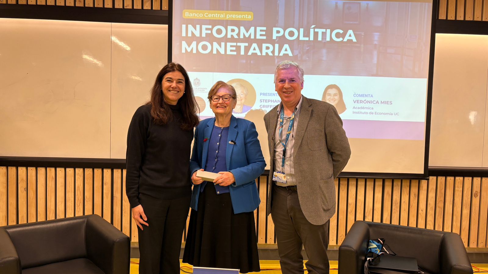 Vicepresidenta del Banco Central de Chile presenta el IPoM en la Facultad de Economía y Administración UC