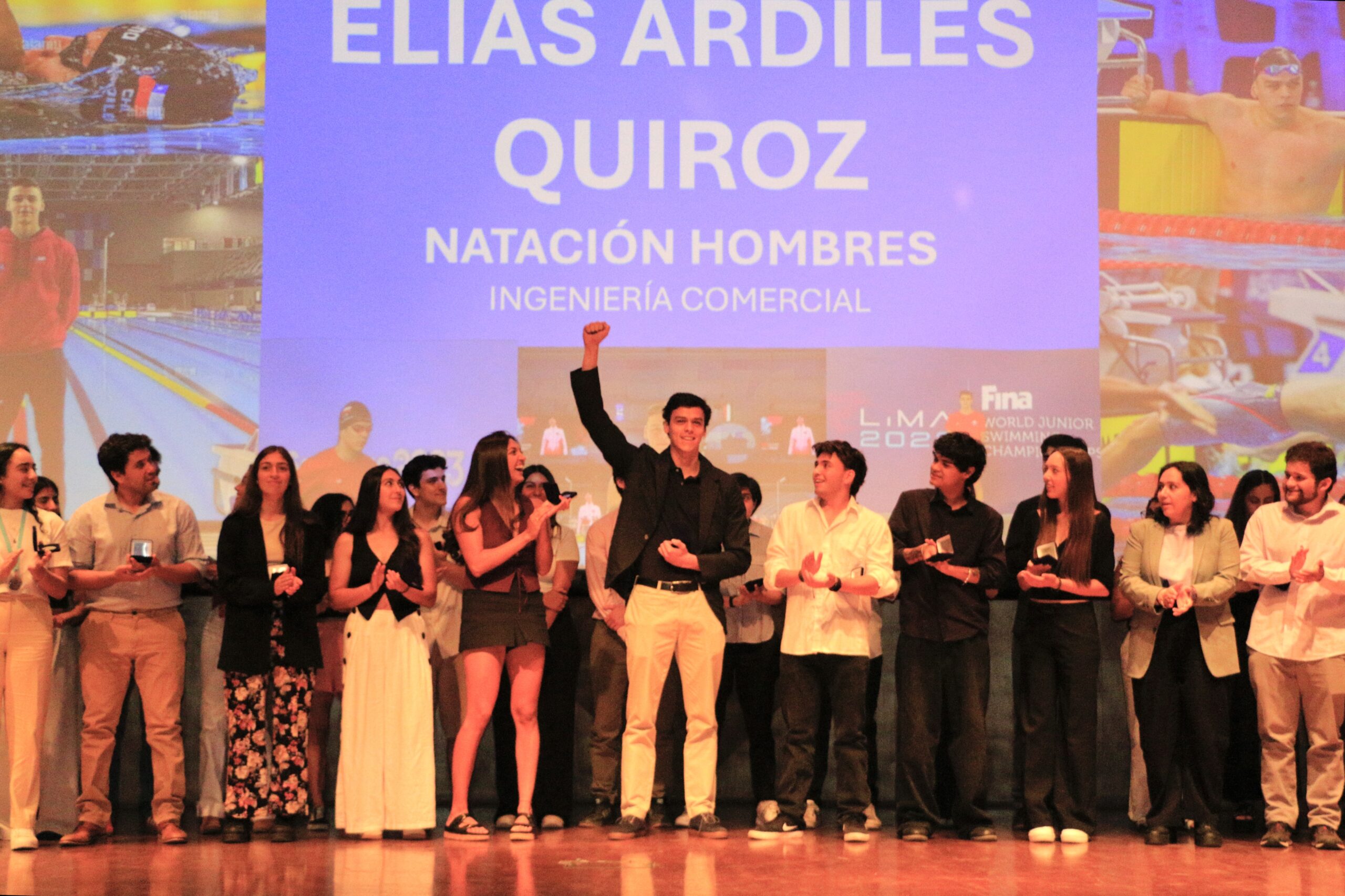 Elías Ardiles estudiante de Ingeniería Comercial y nadador es el «Mejor de los Mejores» de Deportes UC